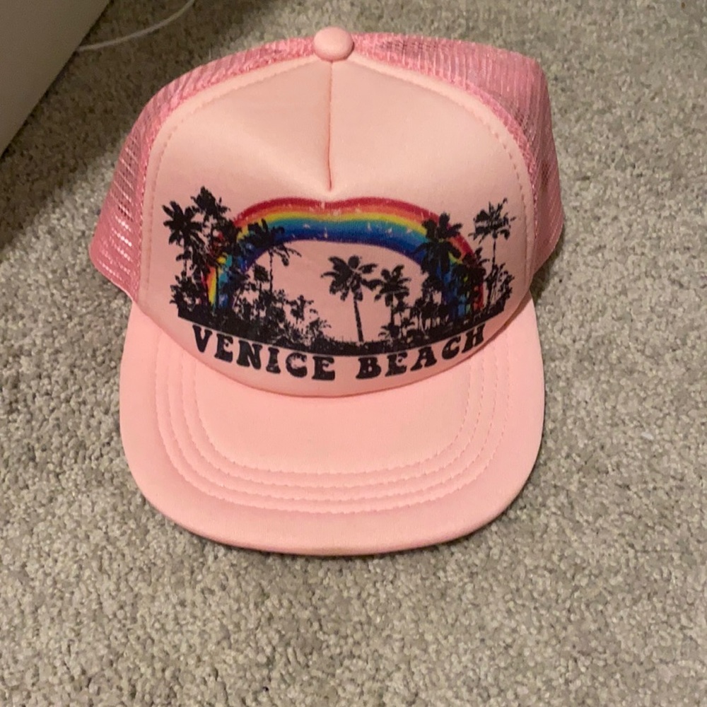Trucker hat